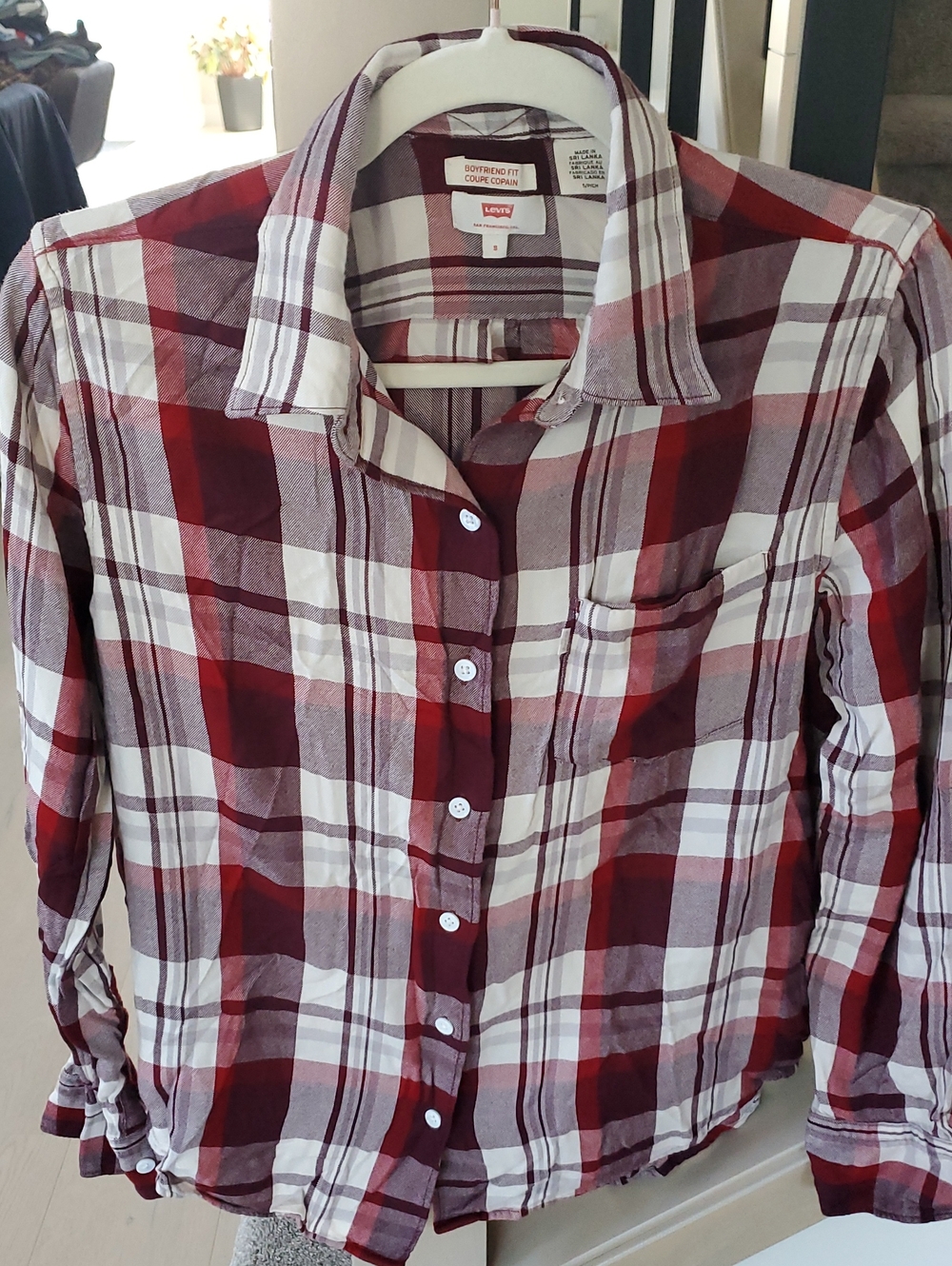 Levis- Ladies Sz. Small Plaid Extremely Soft 100% Viscose Button.down Shirt